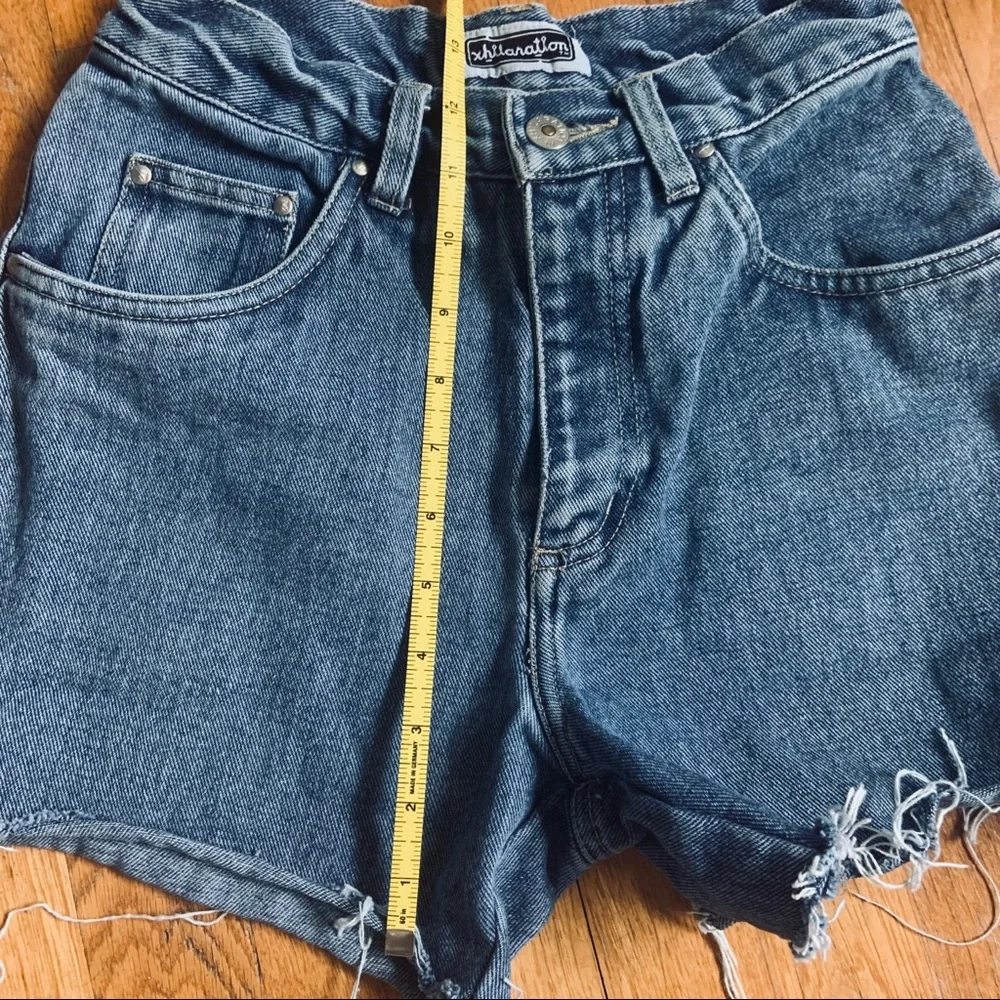Vintage 90s High Rise Mom Fit Jean Shorts - Picture 4 of 4